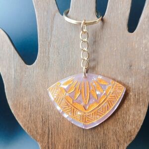 Purple Faux Tortoiseshell Fan Keychain with Polynesian Tribal Motif - Gold-Tone